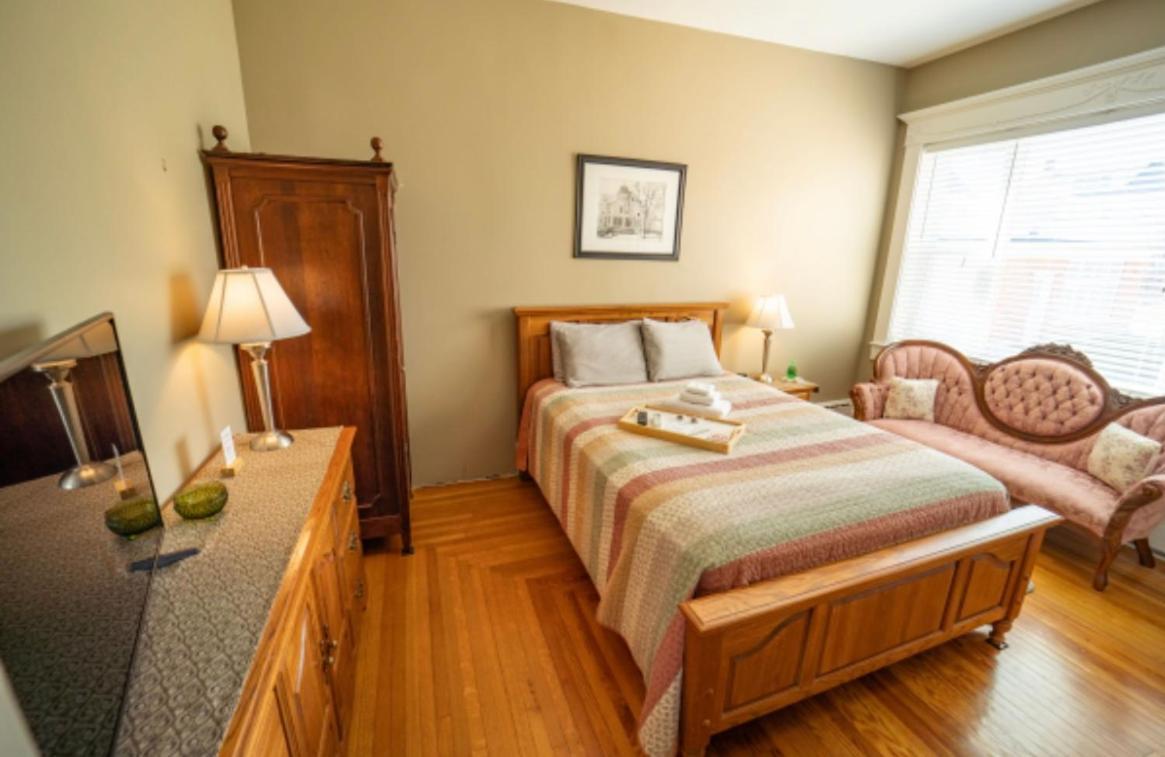 The Victorian Guesthouse Delphos Habitación foto